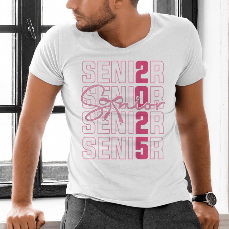 Cute Girls Women Class 2025 Graduation Senior Coquette Bow Men's V-Neck T-Shirt