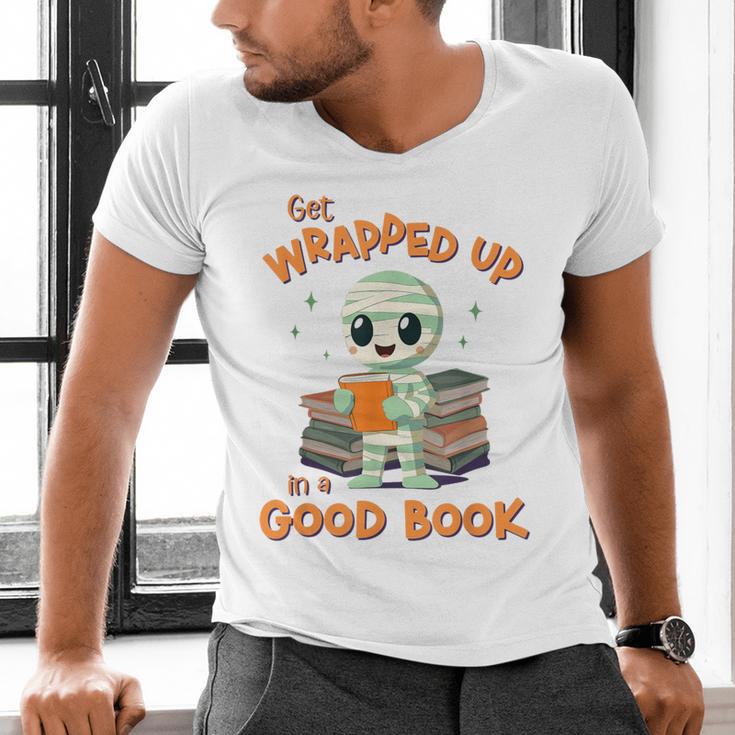 Cute Halloween Teacher Librarian Mummy Reading Books Men's V-Neck T-Shirt Cute Halloween Teacher Librarian Mummy Reading Books Men's V-Neck T-Shirt