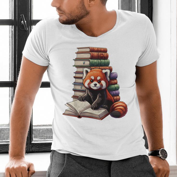 Cute Red Panda Reading Book Animal Bookworm Men's V-Neck T-Shirt