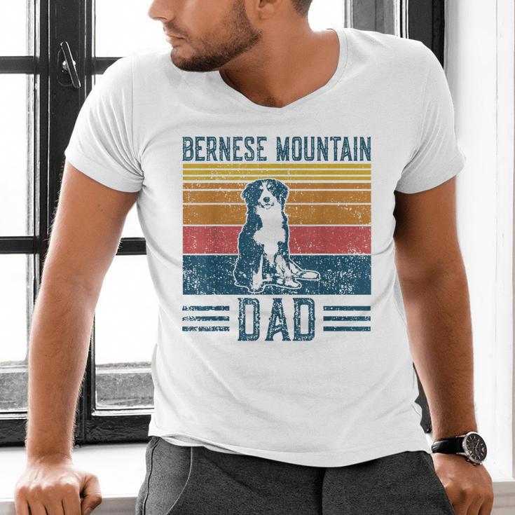 Dog Berner Dad Vintage Bernese Mountain Dad Men's V-Neck T-Shirt
