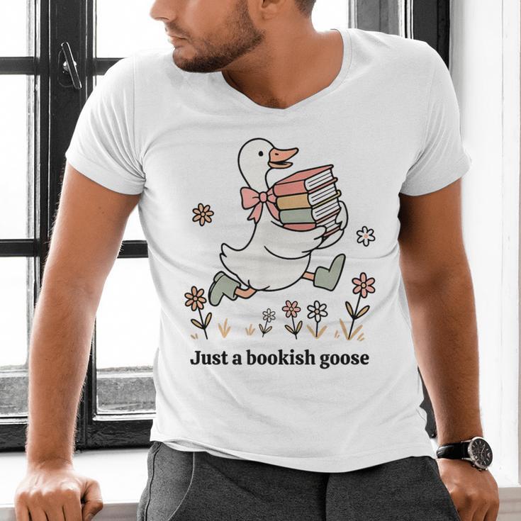 Goose With Books Cute Bookworm Reader Men's V-Neck T-Shirt