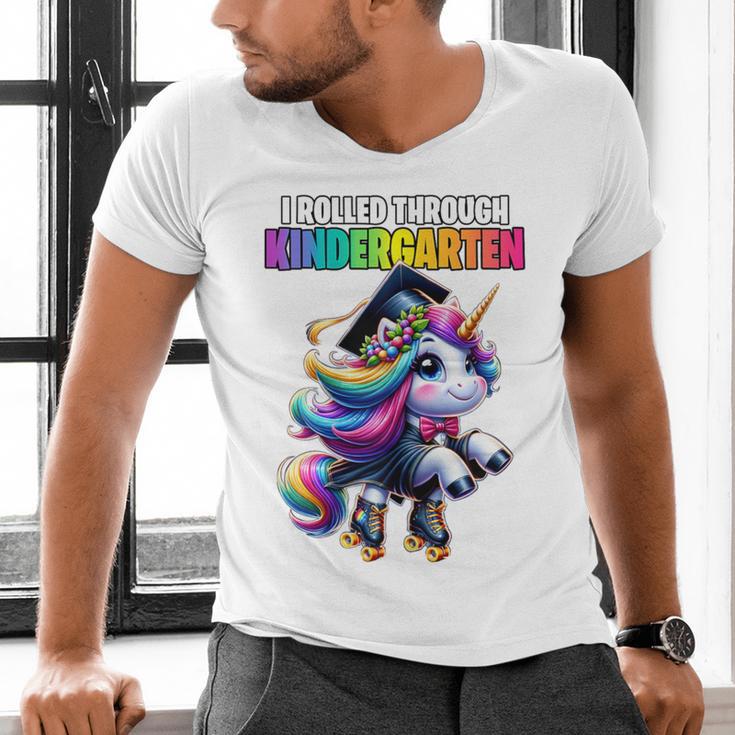 Graduation Kindergarten Unicorn Roller Skate Girls Grad Men's V-Neck T-Shirt