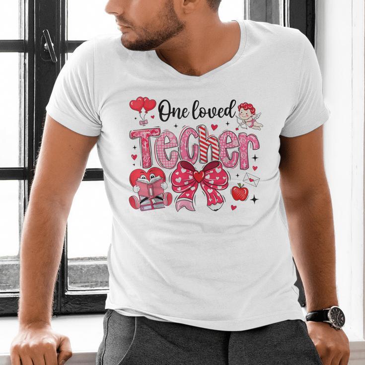 HUGvyn One Loved Teacher Valentine Book Heart Reading Bow Men's V-Neck T-Shirt
