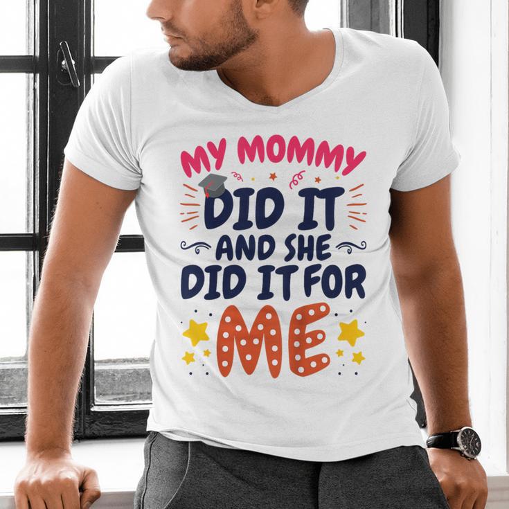Kids My Mommy Did It Graduation Mom Graduate Men's V-Neck T-Shirt