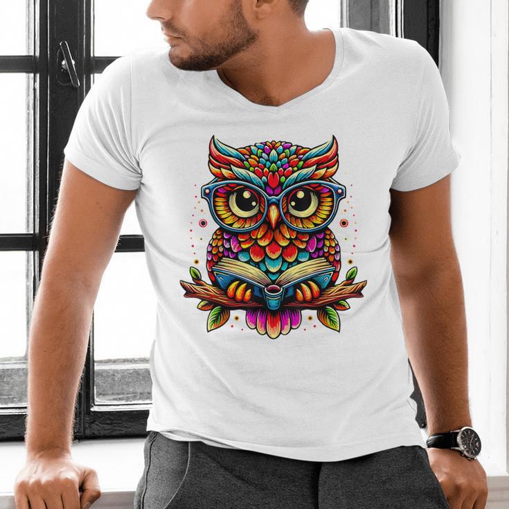 Owl With Glasses And Book Reading Men's V-Neck T-Shirt