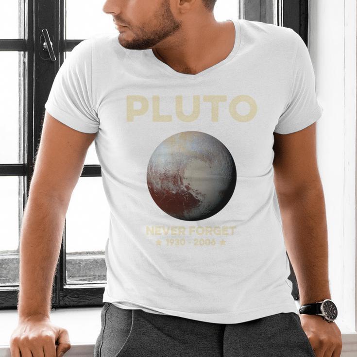 Pluto Never Forget 1930-2006 Planet Space Science Nostalgia Men's V-Neck T-Shirt