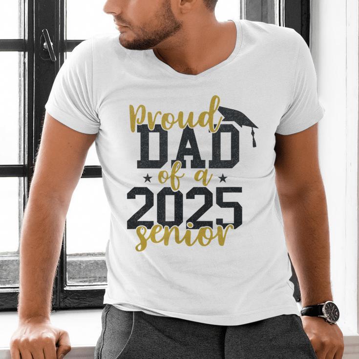 Proud Dad Of a 2025 Senior Graduation Men's V-Neck T-Shirt