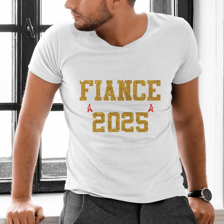 Proud Fiance Of A 2025 Graduate Fiance Graduation 2025 Senio Men's V-Neck T-Shirt