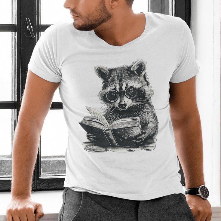 Raccoon With Book Cute Raccoons Reading Books Men's V-Neck T-Shirt