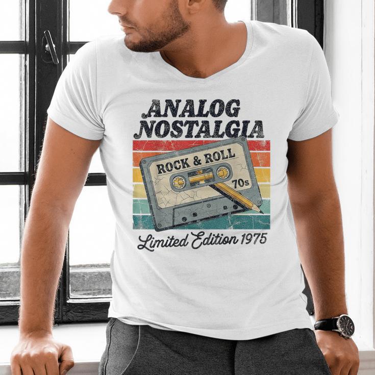 Retro Cassette Case 70s Vintage Music Analog Nostalgia Men's V-Neck T-Shirt