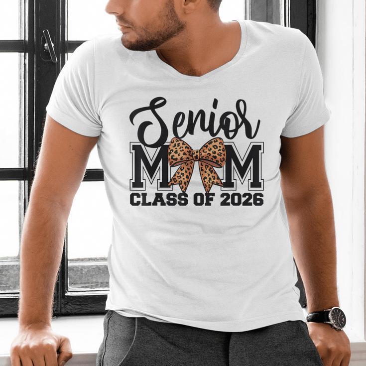 Senior Mom Class Of 2026 Graduation Leopard Coquette Bow Men's V-Neck T-Shirt