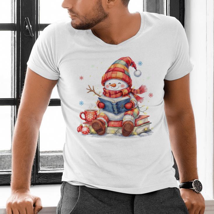 Snowman Reading Books Lovers Christmas Librarian Bookworm Men's V-Neck T-Shirt Snowman Reading Books Lovers Christmas Librarian Bookworm Men's V-Neck T-Shirt