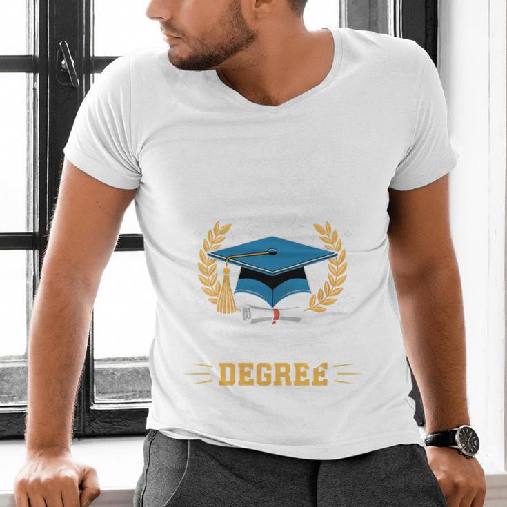 I Survived My Dad's History Degree Graduation Men's V-Neck T-Shirt
