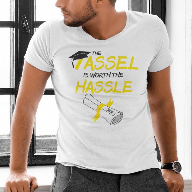 Tassel Worth The Hassle 2018 Graduation Quote Ylw Men's V-Neck T-Shirt