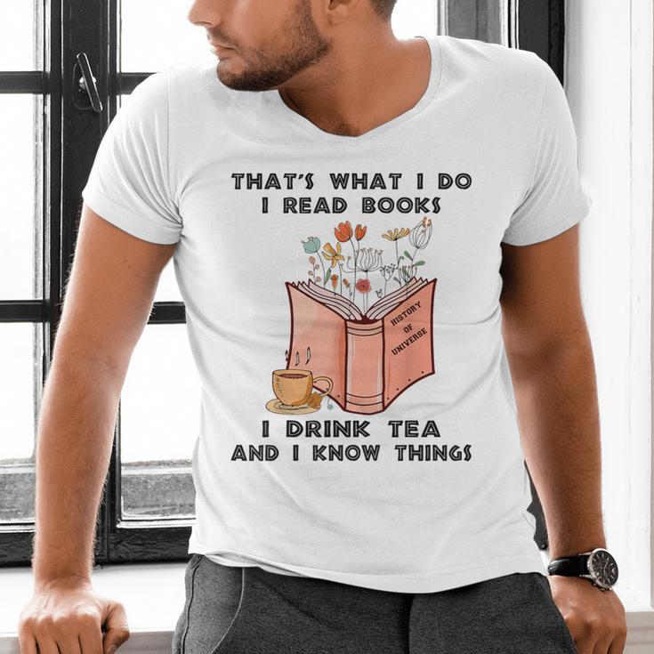 That's What I Do I Read Books I Drink Tea And I Know Things Men's V-Neck T-Shirt