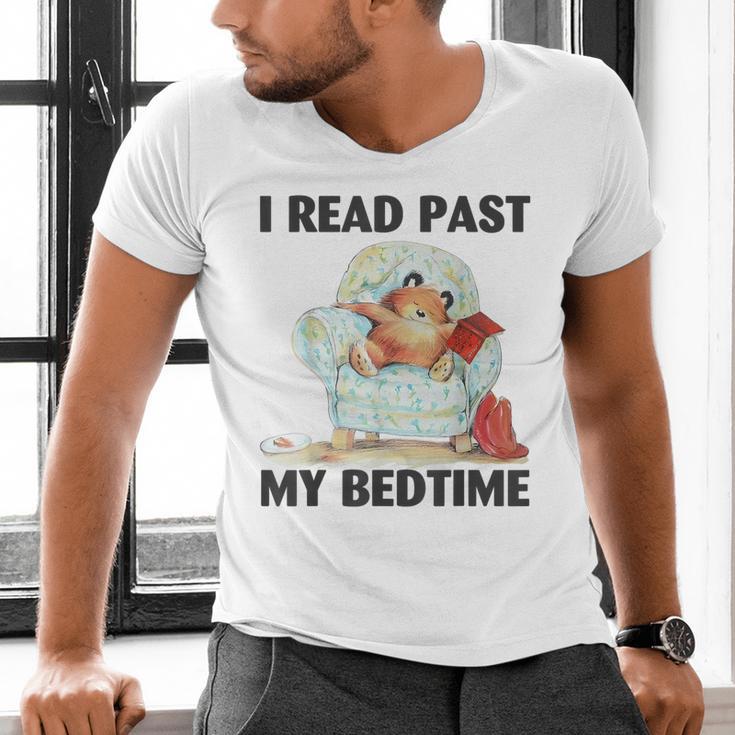 Vintage I Read Past My Bedtime Cute Sleeping Bear Book Lover Men's V-Neck T-Shirt