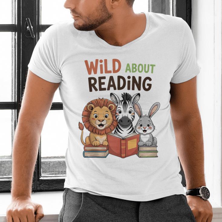 Wild About Reading Zoo Animals For Bookworm Book Reader Men's V-Neck T-Shirt