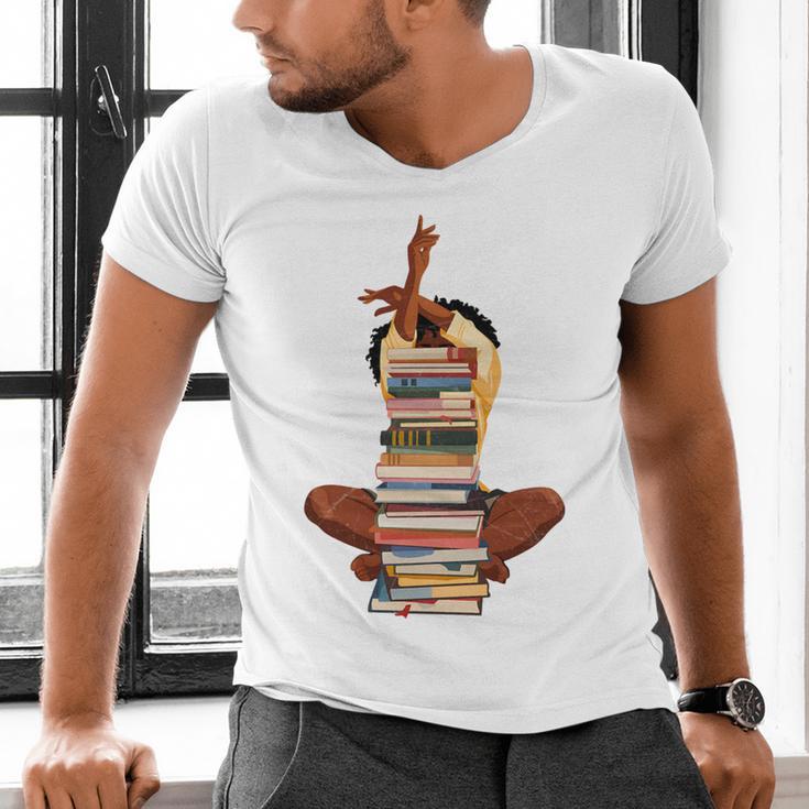Woman And Books Stack Afro Girl Book Lover Men's V-Neck T-Shirt Woman And Books Stack Afro Girl Book Lover Men's V-Neck T-Shirt