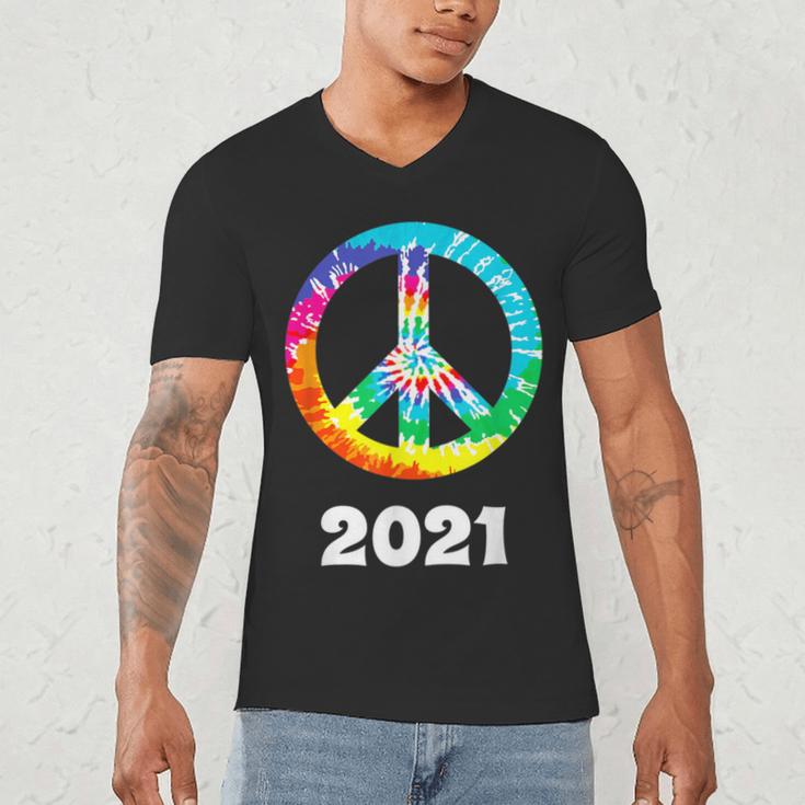 2021 Graduation Class Year Tie Dye Peace Sign Graduate Shirt Men's V-Neck T-Shirt