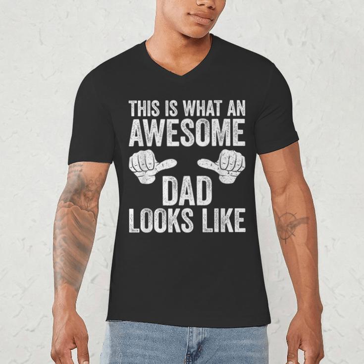 This Is What An Awesome Dad Looks Like Shirt Men Fathers Day Men's V-Neck T-Shirt