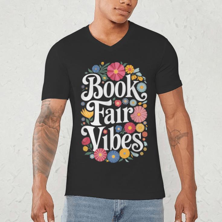 Book Fair Vibes Groovy 70s Retro School Librarian Men's V-Neck T-Shirt