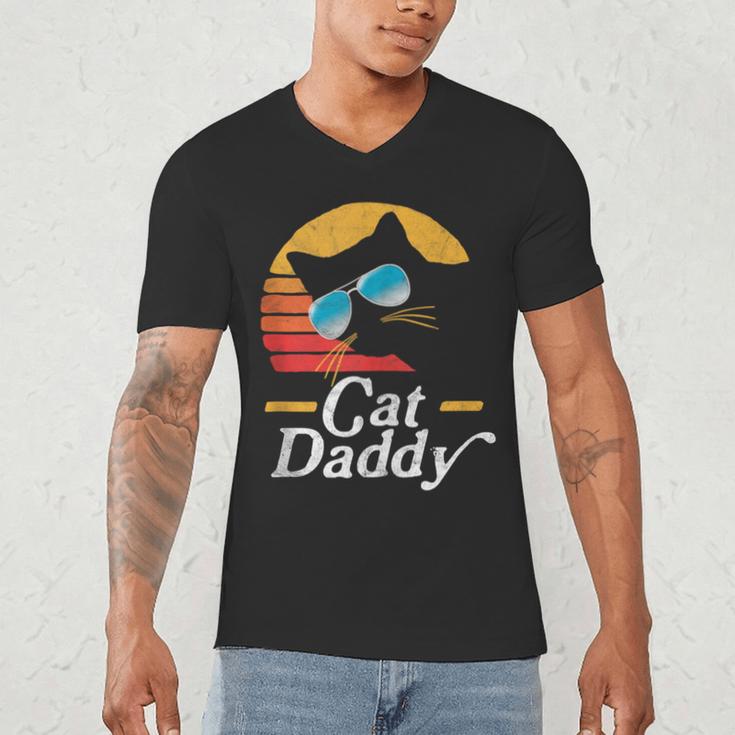 Cat Daddy Vintage 80s Style Cat Retro Sunglasses Distressed Men's V-Neck T-Shirt
