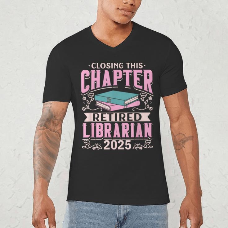 Closing This Chapter Retired Librarian 2025 Book Retirement Men's V-Neck T-Shirt