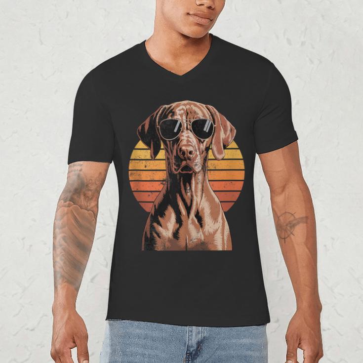 Cool Retro Vizsla Dog Mom Dad Vintage Pet Lovers Men's V-Neck T-Shirt