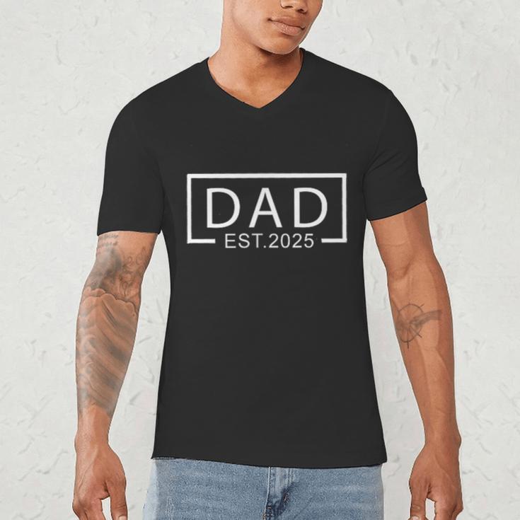 Dad Est2025 Expect Baby 2025 Father 2025 Logo New Dad 2025 Men's V-Neck T-Shirt