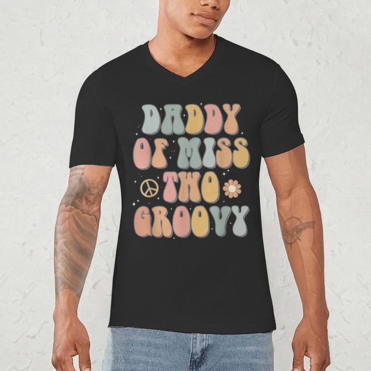 Daddy Dad Two Groovy Second Birthday Retro 2nd Bday Party Men's V-Neck T-Shirt