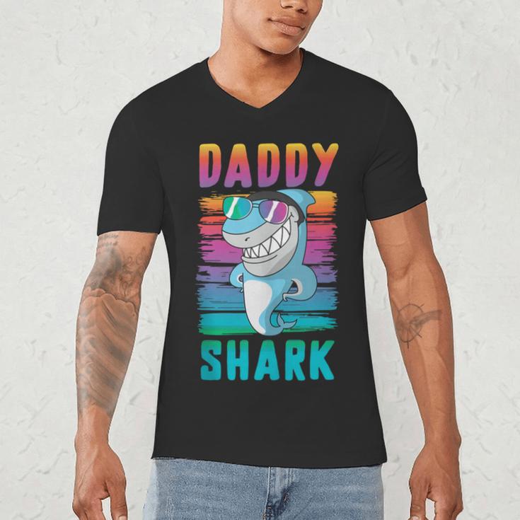 Daddy Shark Retro Vintage Dad Men's V-Neck T-Shirt Daddy Shark Retro Vintage Dad Men's V-Neck T-Shirt