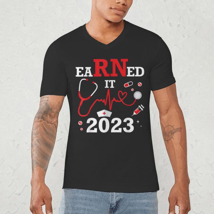 Earned It 2023 For Nurse Graduation Or RN LPN Class Of Men's V-Neck T-Shirt