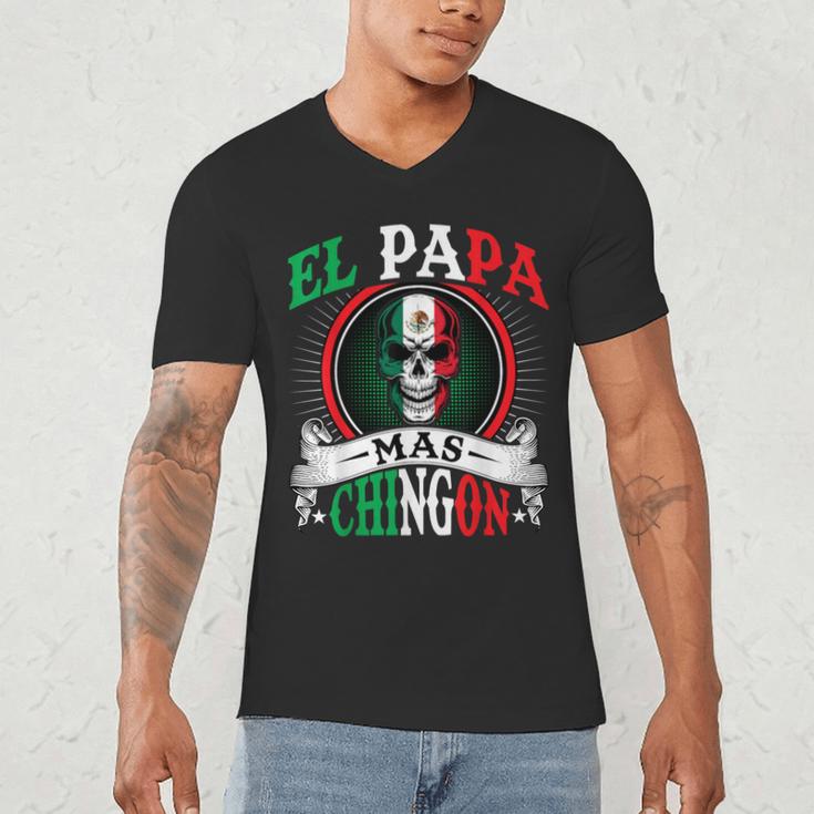 El Papa Mas Chingon Mexican Dad Husband Regalo Flag Men's V-Neck T-Shirt