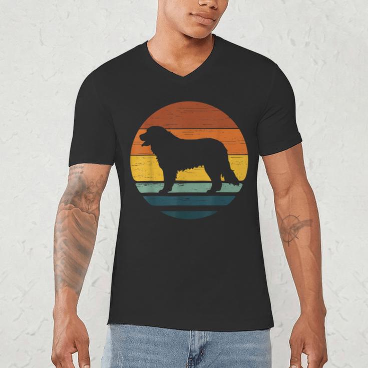 Golden Mountain Vintage Retro Mum Dad Dog Men Women Kids Men's V-Neck T-Shirt