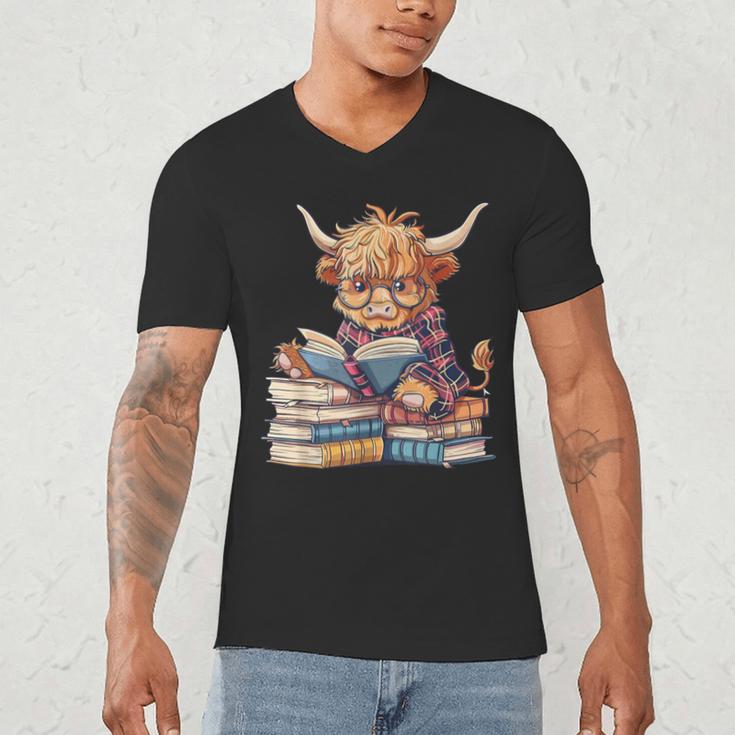 Highland Cow Reading Book Librarian Library Men's V-Neck T-Shirt
