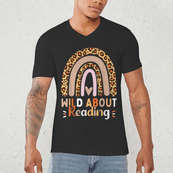 Leopard Teacher Wild About Reading Books Reader Librarian Men's V-Neck T-Shirt
