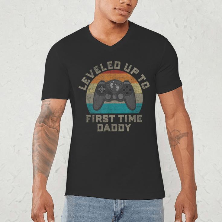 I Leveled Up To First Time Daddy Soon To Be Dad Men's V-Neck T-Shirt