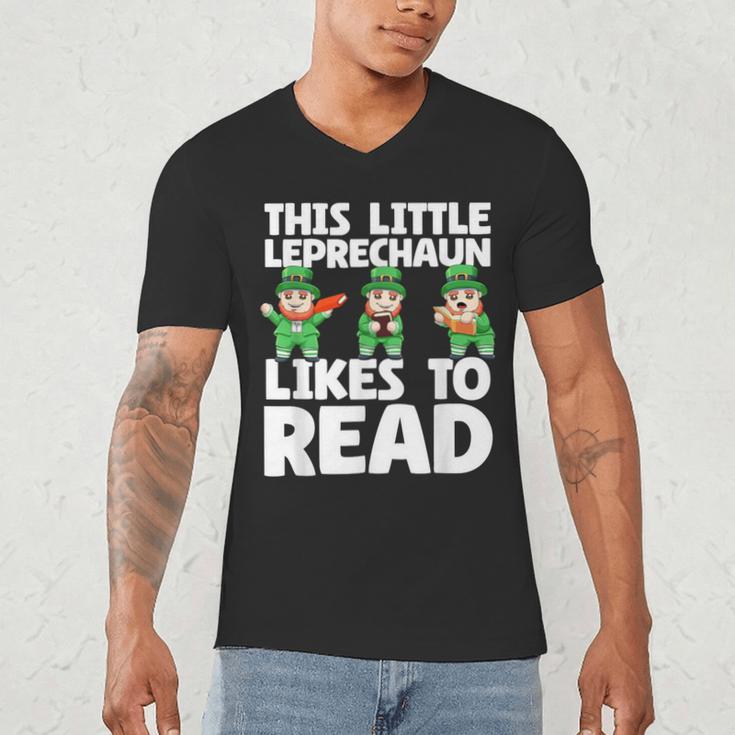 This Little Leprechaun Likes To Read St Patrick's Day Book Men's V-Neck T-Shirt