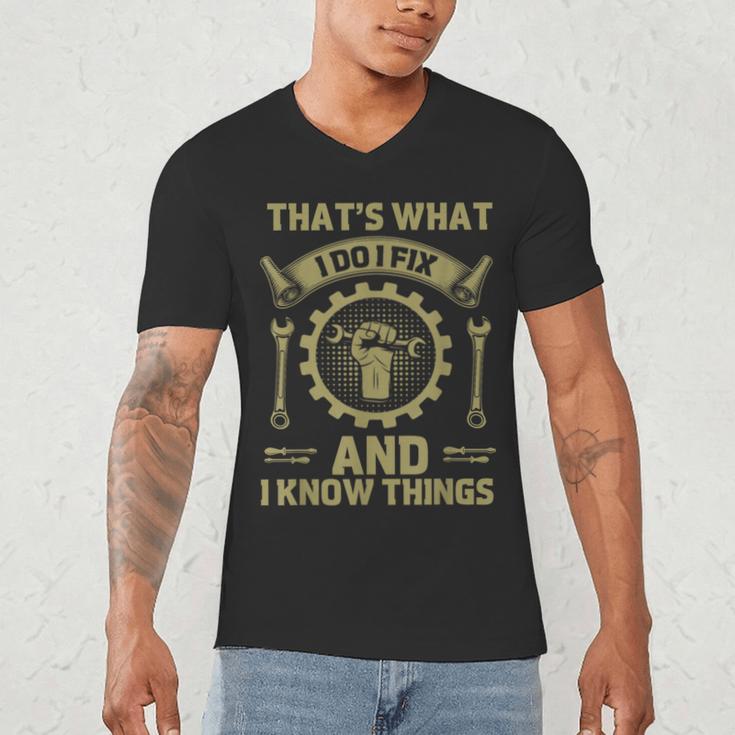 Men Dad That's What I Do I Fix Stuff And I Know Things Men's V-Neck T-Shirt