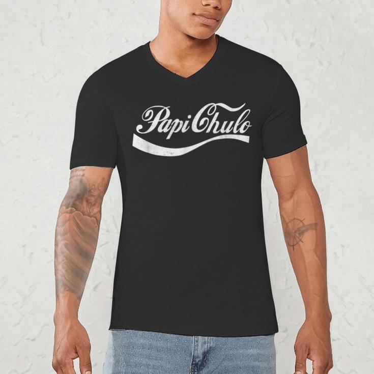 Papi Chulo Mexican Dad Father's Dad Chingon Fathers Day Men's V-Neck T-Shirt