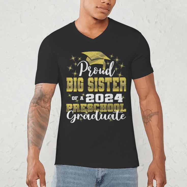 Proud Big Sister Of Pre School Graduate 2024 Graduation Big Men's V-Neck T-Shirt
