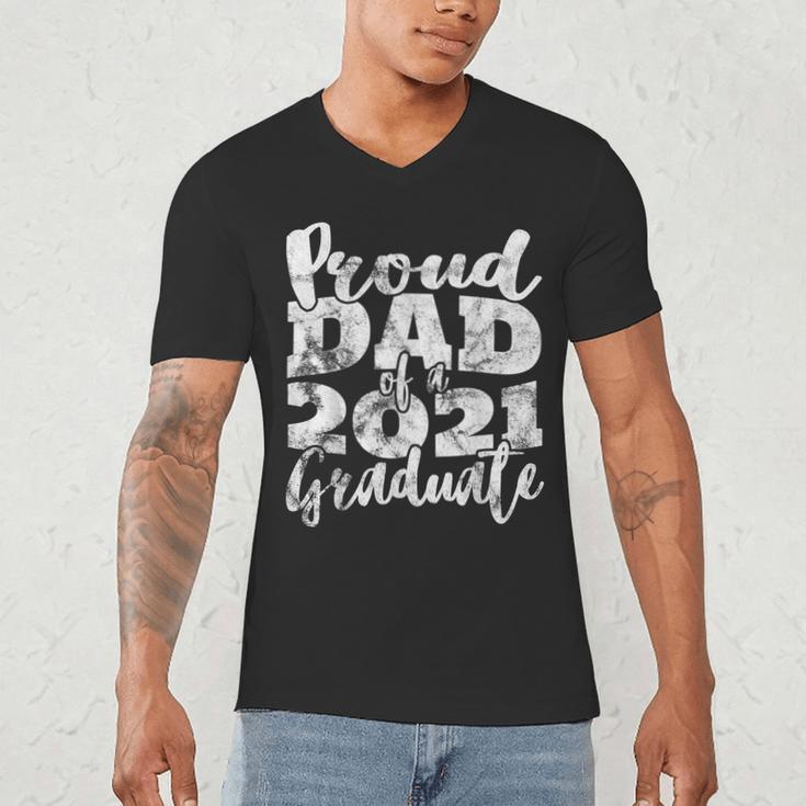 Proud Dad Of a 2021 Graduate Father Senior 21 Graduation Men's V-Neck T-Shirt