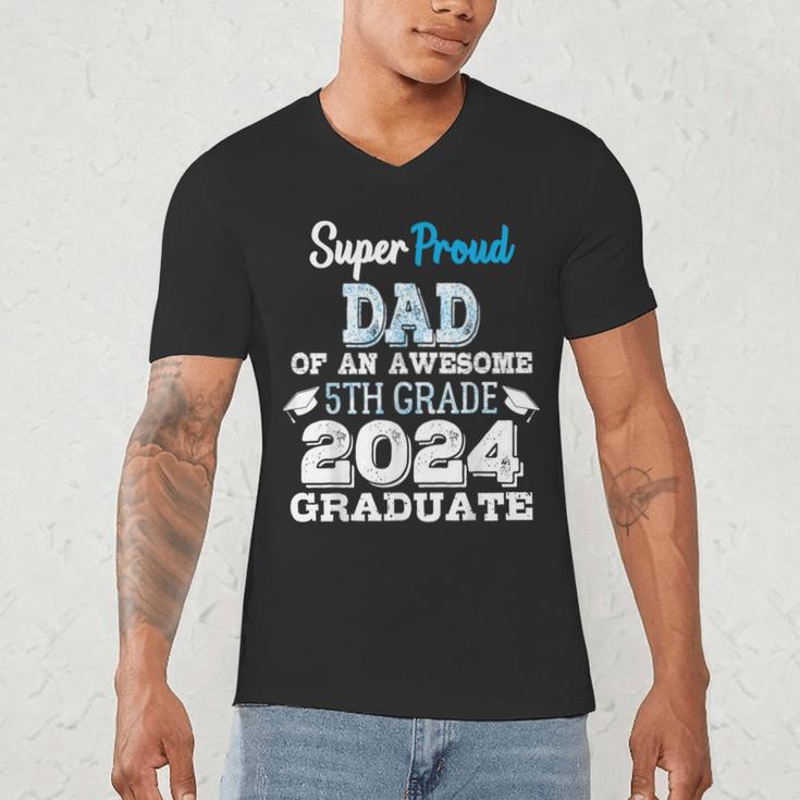 Proud DAD Of A 5th Grade Graduate 2024 Elementary Graduation Men's V-Neck T-Shirt