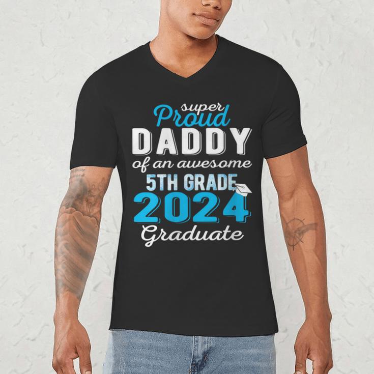 Proud Daddy Of 5th Grade Graduate 2024 Family Graduation Men's V-Neck T-Shirt