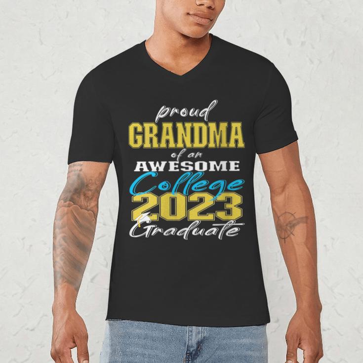 Proud Grandma Of 2023 College Graduate Family 23 Graduation Men's V-Neck T-Shirt