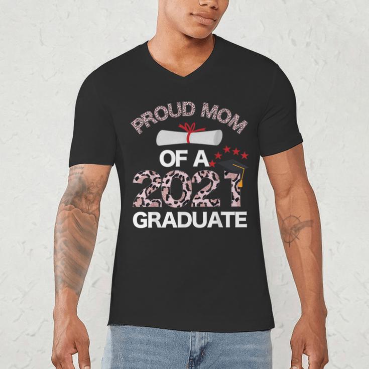 Proud Mom Of A 2021 Graduate Leopard Print Graduation Mama Men's V-Neck T-Shirt