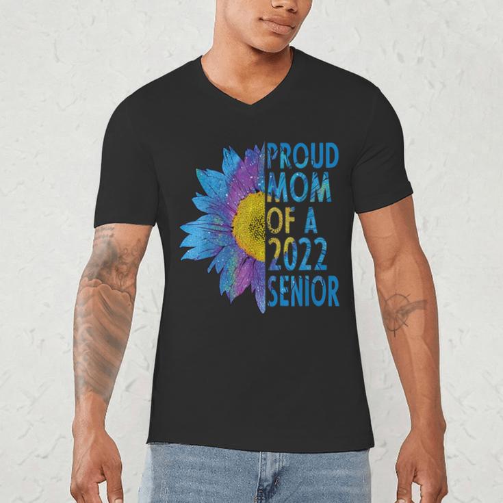 Proud Mom Of a 2022 Senior Shirt Graduation 2022 Women's Men's V-Neck T-Shirt