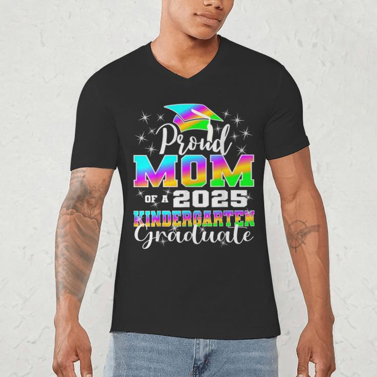 Proud Mom Of Kindergarten Graduate 2025 Graduation Mom Men's V-Neck T-Shirt