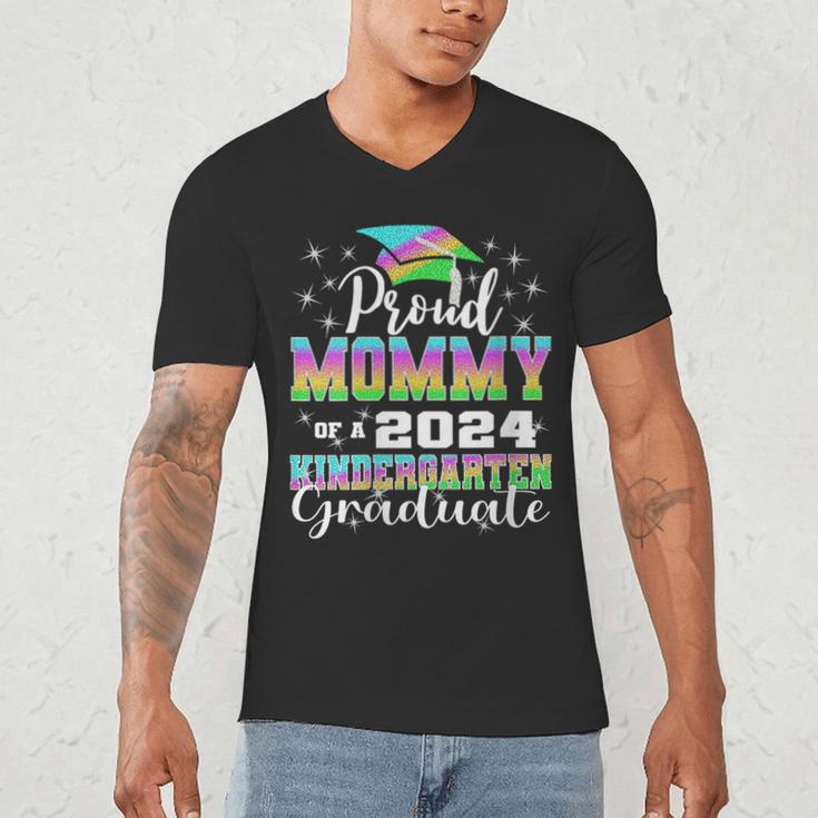 Proud Mommy Of Kindergarten Graduate 2024 Graduation Mommy Men's V-Neck T-Shirt