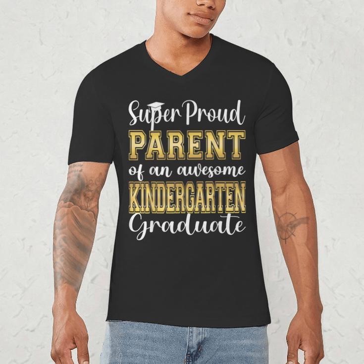 Proud Parent Of Kindergarten Graduate 2024 Graduation Parent Men's V-Neck T-Shirt